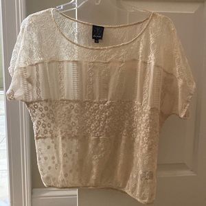 EUC Ella Moss top. Sheer so you would need a cami underneath. Feminine & pretty.